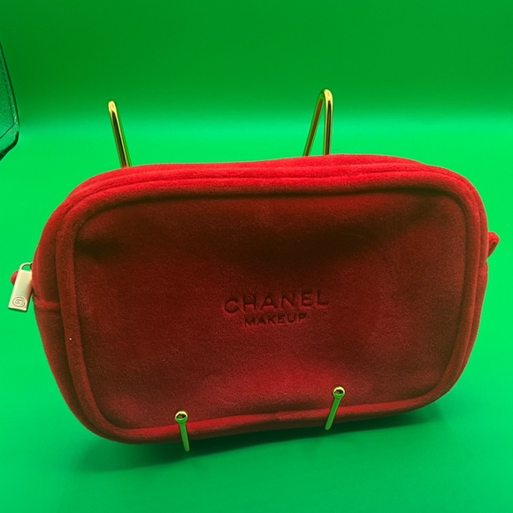 A Very Rare NWOT Beautiful Red Velvet Zip Around Chanel Makeup Bag - Picture 1 of 5